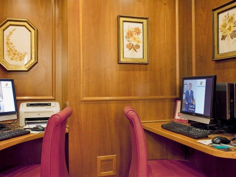 فندق بيرنا ميلان المظهر الخارجي الصورة